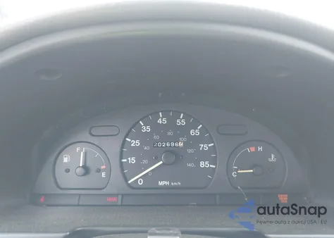 2000 Chevrolet Metro z USA, uszkodzony, nr VIN 2C1MR2263Y6702415